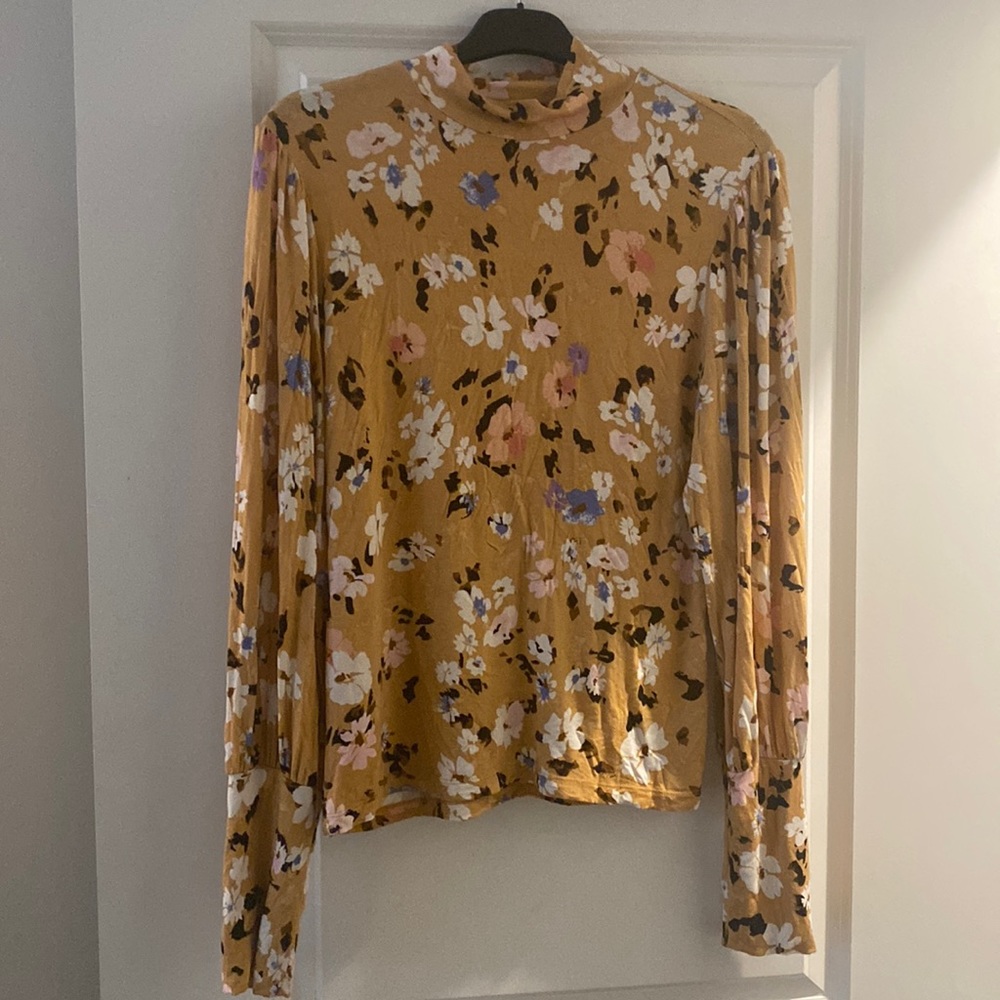 Floral printed turtle neck
